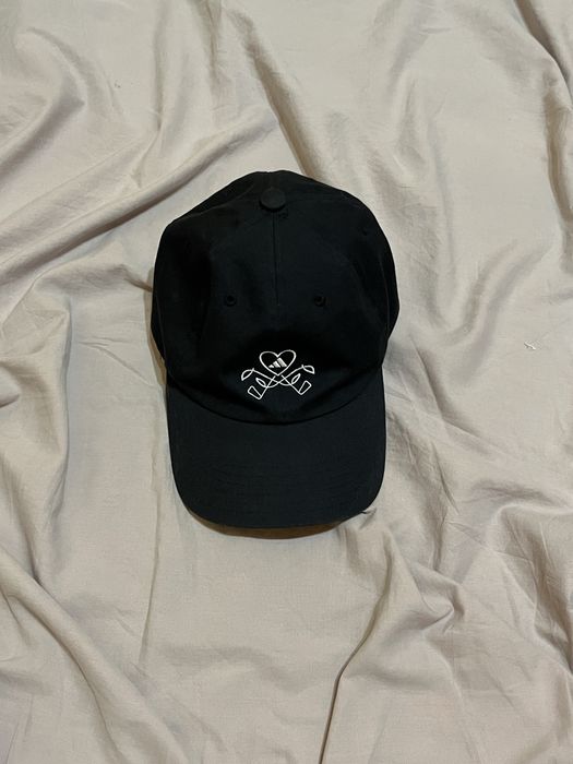 Czapka z daszkiem damska czarna Adidas Gold Coat Of Arms