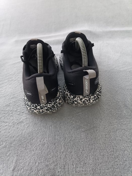 Женские кроссовки Brooks р40-40.5