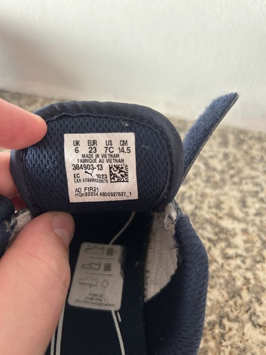 Vendo sapatilhas para crianca