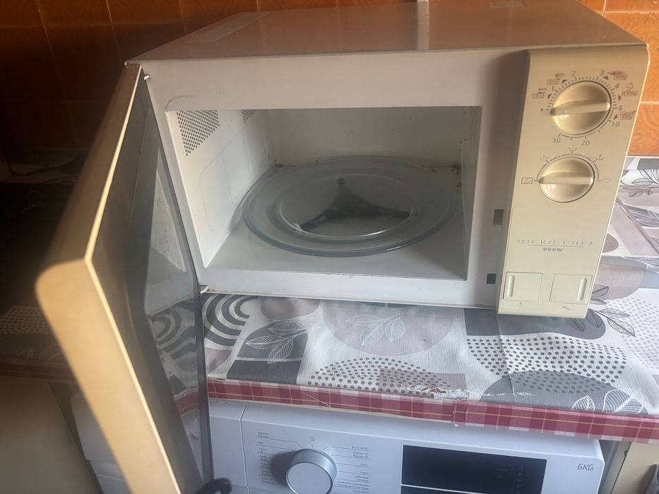 Microondas antigo mas a funcionar