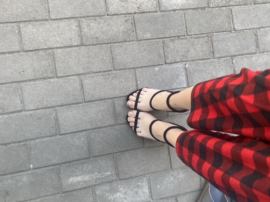 Туфлі (босоніжки)