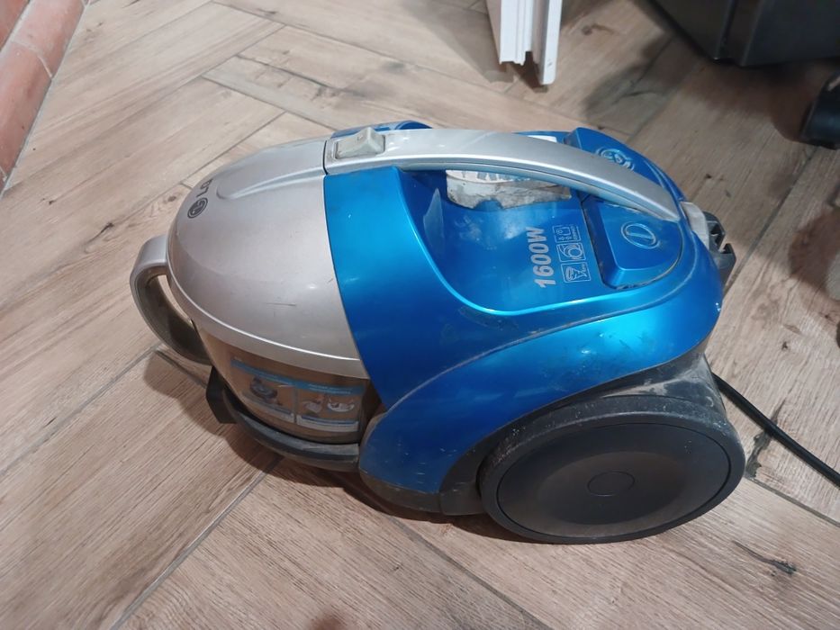 Пилесос  LG VK70165R