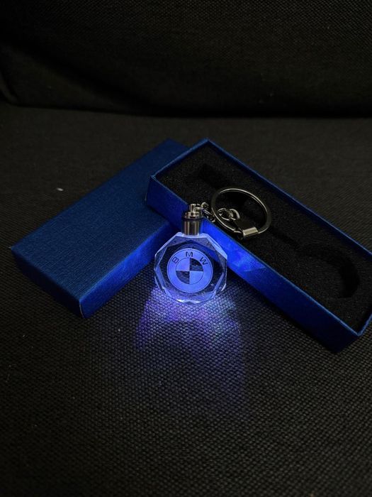 Brelok BMW LED kolory nowy prezent