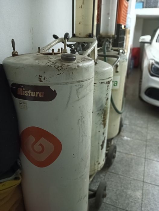 Pet 5L bidões antigos o preço é só de um