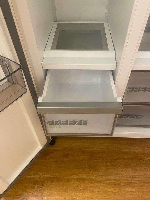 Ящики контейнери холодильника Midea HC702WEN