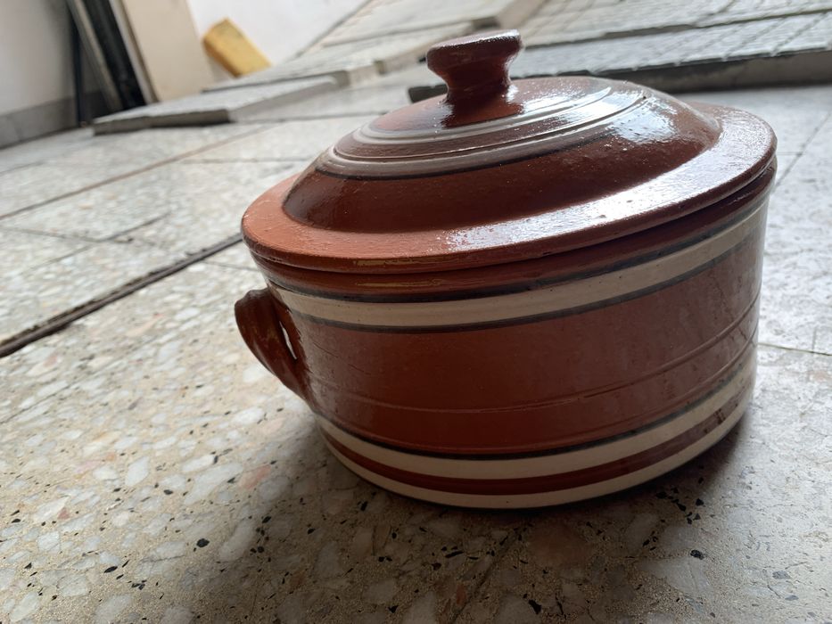 Tacho em barro pintado