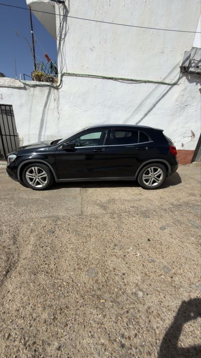 Mercedes Benz GLA 180D