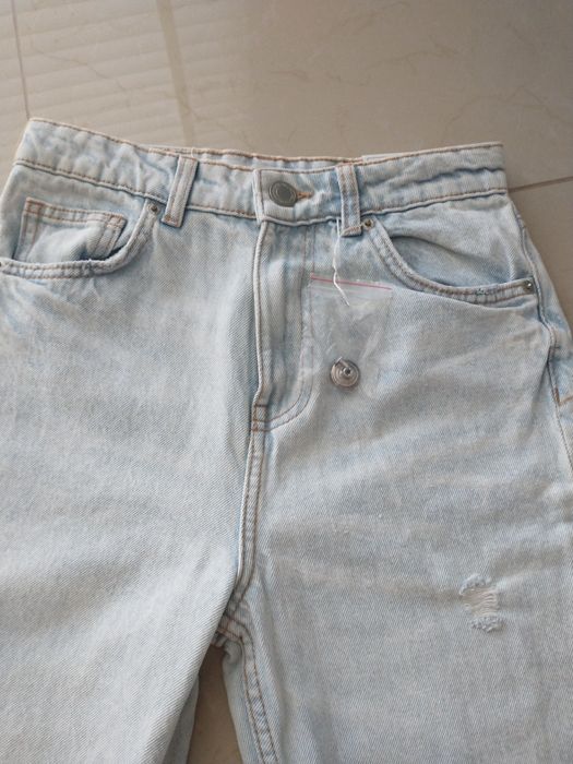 Nowe spodnie jeansowe z dziurami XS