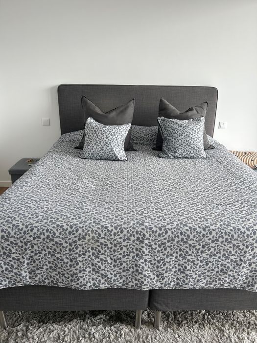 Cama casal 200x180 com colchão incluído – excelente estado