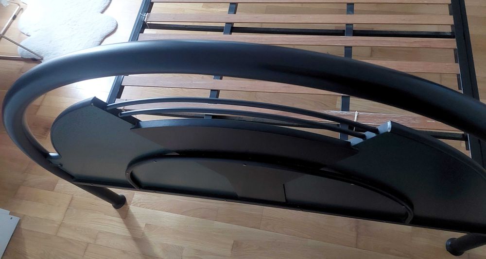 Cama de casal em ferro com estrado
