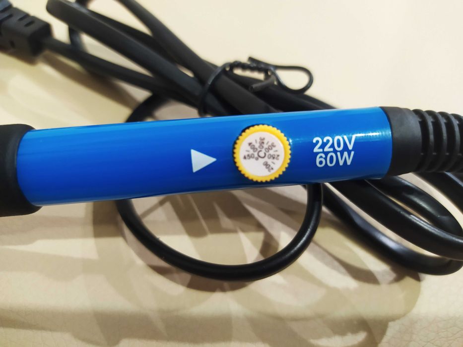 Паяльник на 60 Вт с регулировкой температуры от 200 до 450 ° C