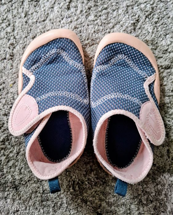 Miękkie kapcie Decathlon r. 27