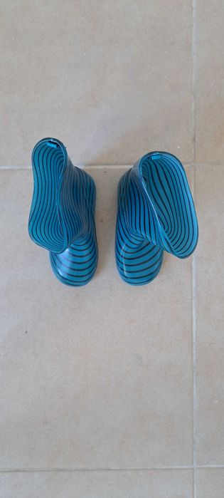 Galochas azuis tamanho 27