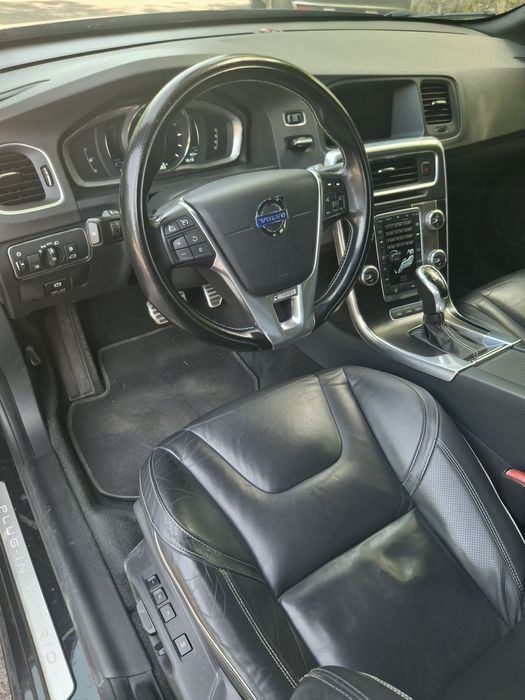 Volvo V60 D6 Plug-In Hybrid AWD R-Design