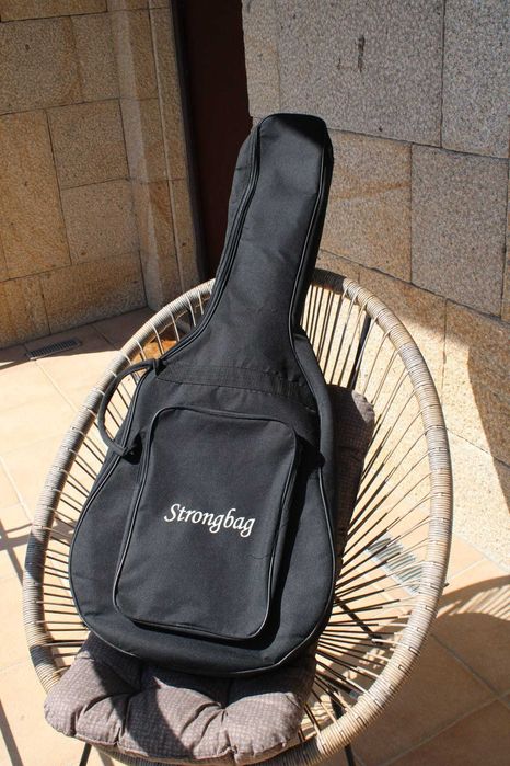 Guitarra acústica semi-nova 3/4 + mochila de proteção