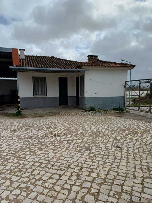 Arrenda-se oficina/ armazém