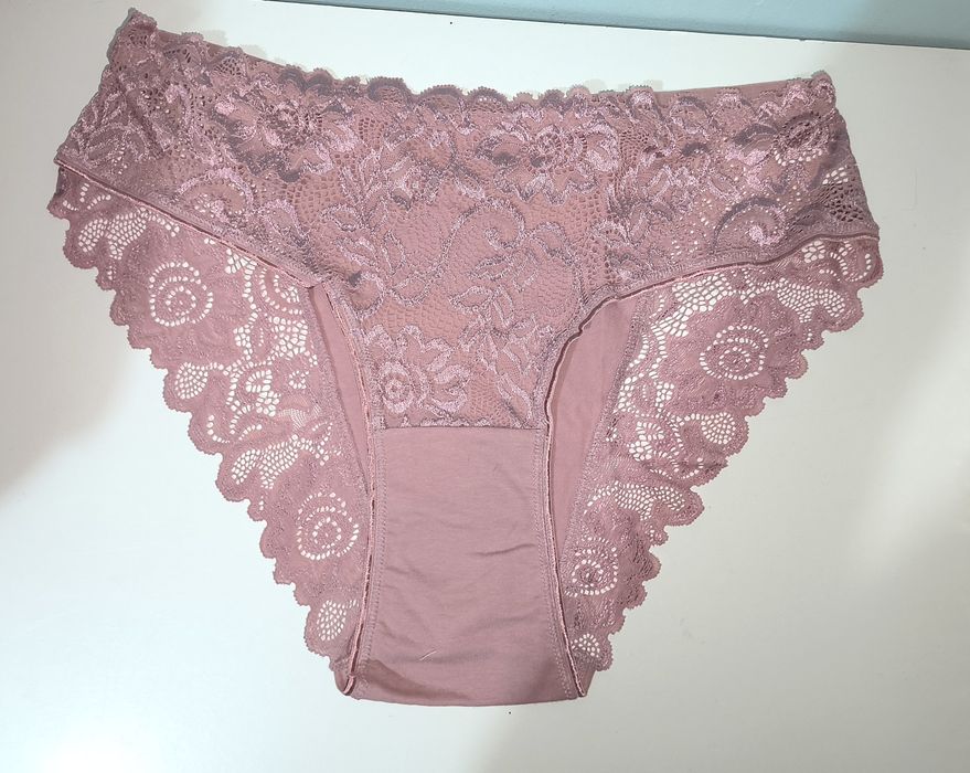 2 sztuki - Nowe koronkowe figi damskie - XXL -
