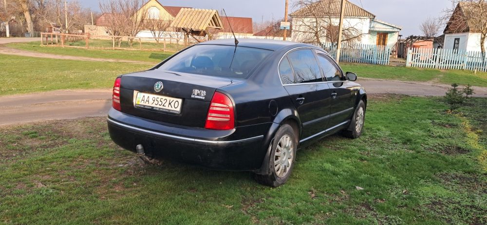 Шкода Супер Б 2004г 1,8 т бензин