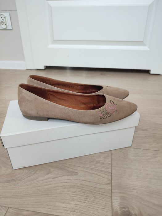 Baleriny buty skórzane Ryłko z różą 39