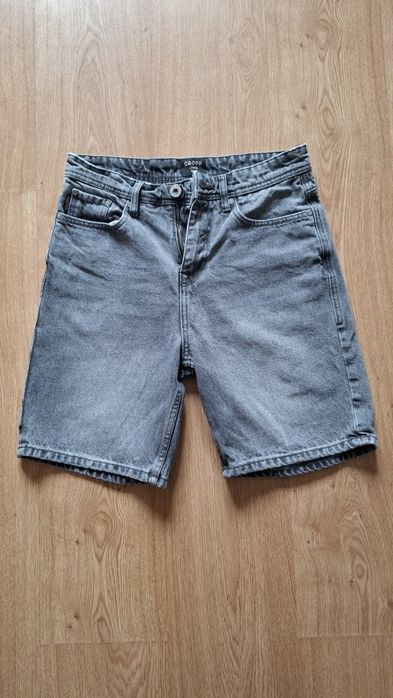 Luźne spodenki rozmiar W 28