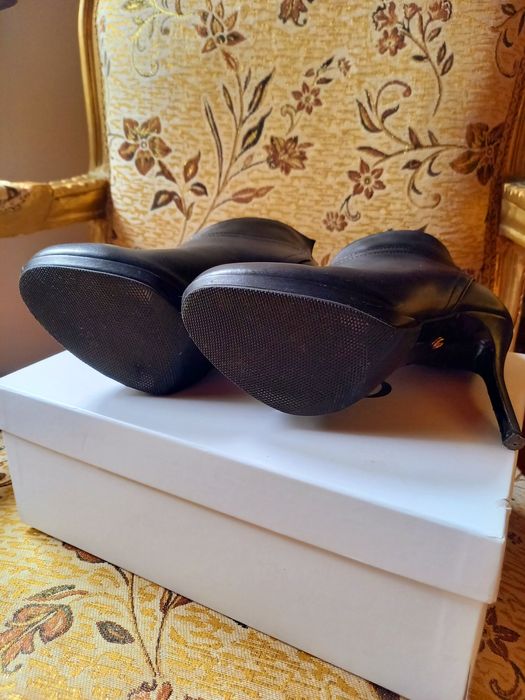 Conhpol czarne botki ze złotym zamkiem skóra naturalna premium r. 35