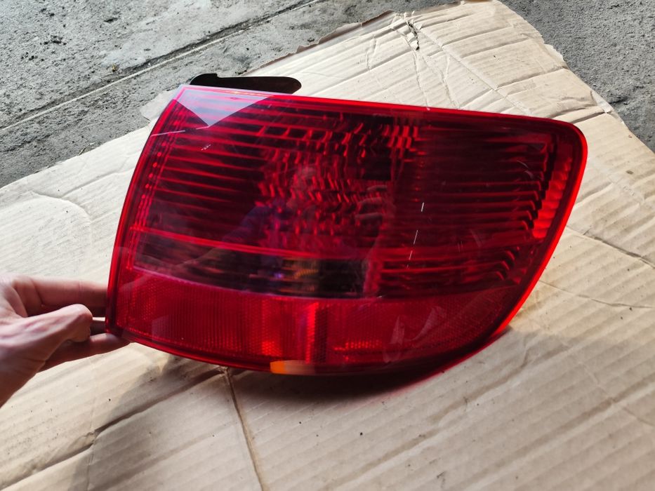 Audi A6 C6 kombi lampa prawy  tył w błotnik