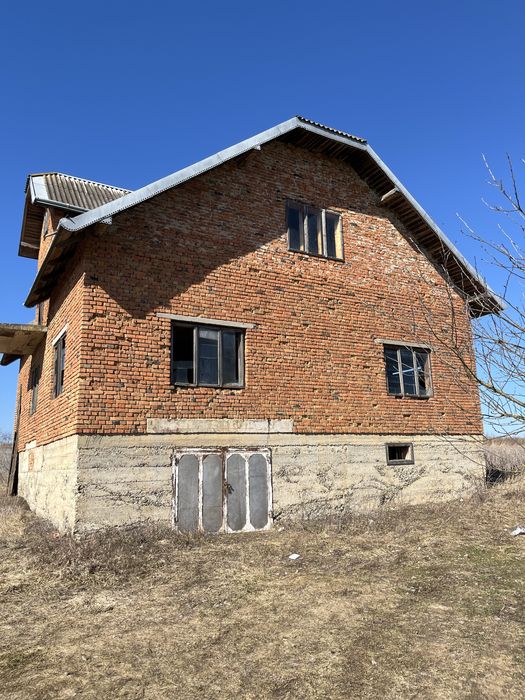 Продам цегляний будинок