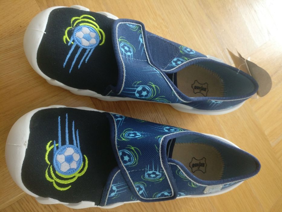 Kapcie pantofelki szkolne nowe rozm 36