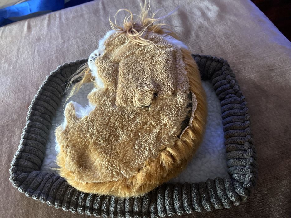 Cão de peluche que ronca