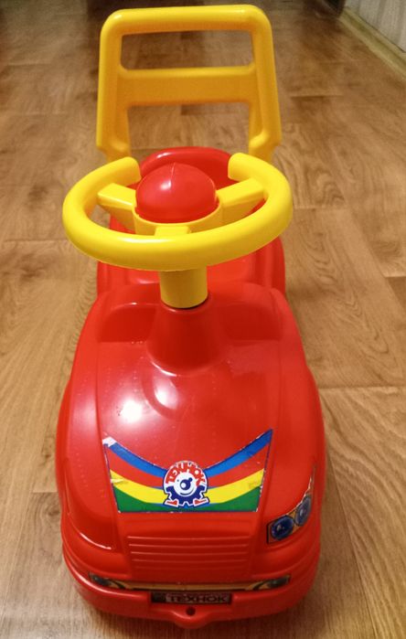 Дитяча машина-толокар