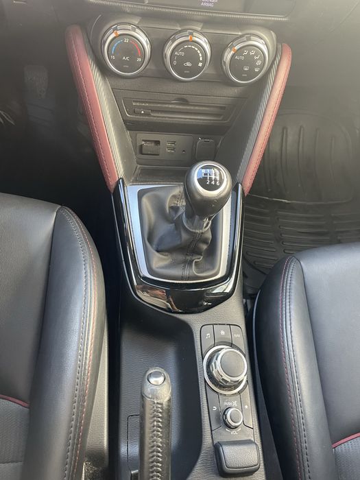Vendo Mazda CX3, cor cinza, 108.400km, 105 CV, manutenções feitas na marca, 1500cc, Diesel, AC, GPS, camara traseira. Bom estado.