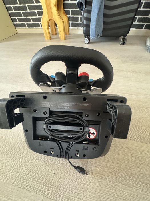 Руль та педалі від Logitech