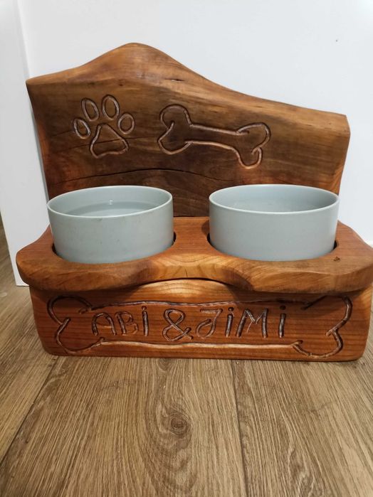 Miski pies kot stojak