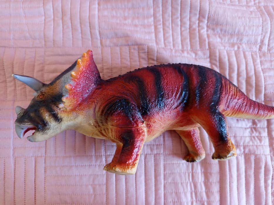 Duży dinozaur stan bardzo dobry