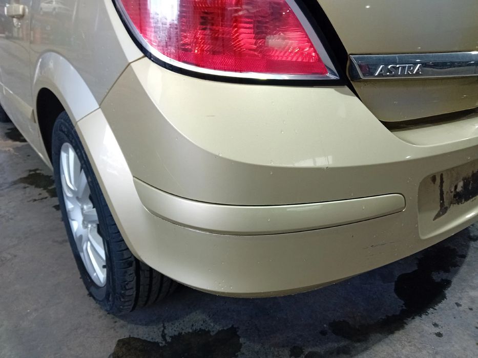 Pára-choques trás OPEL Astra H Hatchback (L48)
