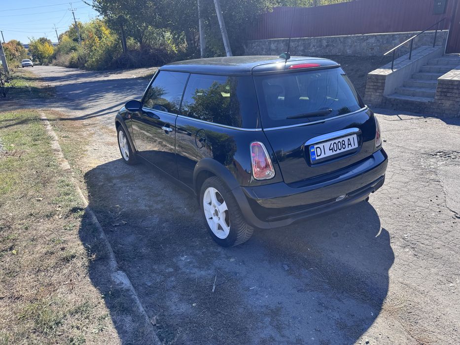 Mini Cooper.        .
