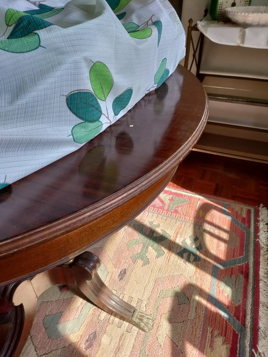 Mesa de sala com cadeiras