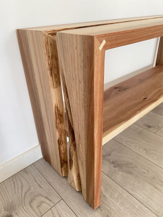 Sapateira em madeira maciça – feita à medida