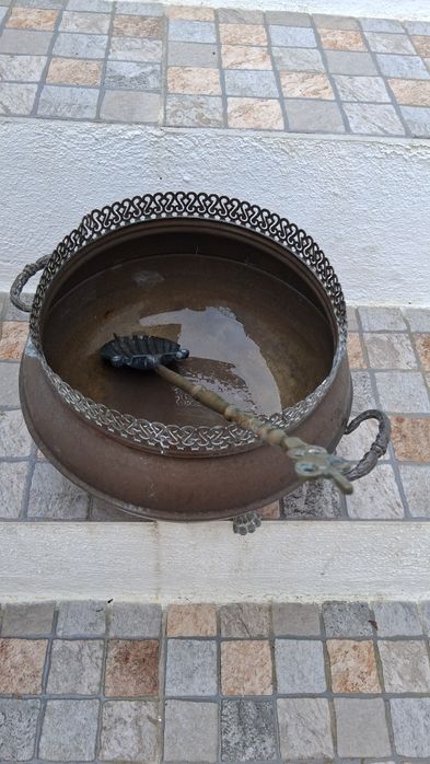 Vendo Vaso em latão