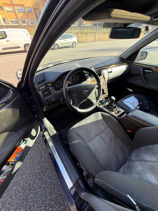 Mercedes E220 impecável