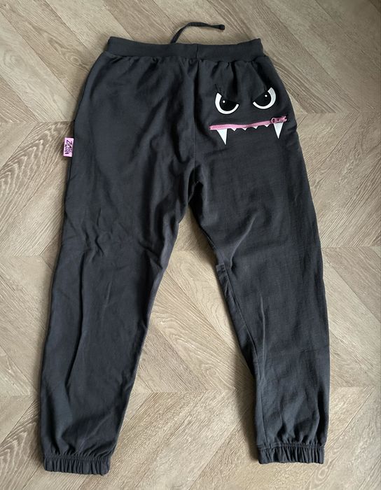 Zombie Dash Spodnie dresowe M Sinsay