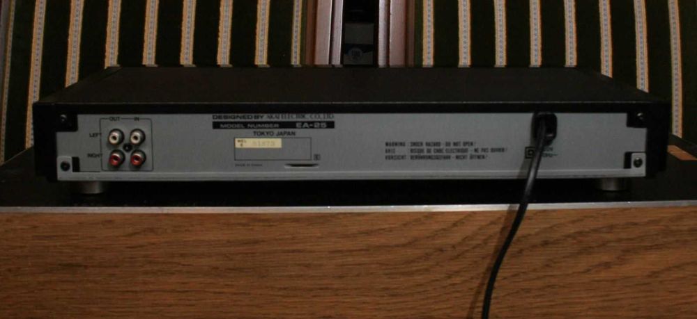 Korektor graficzny Akai elegancki i w pełni sprawny