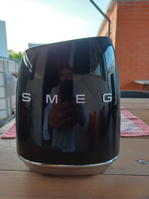 Bloco e seis facas SMEG novo