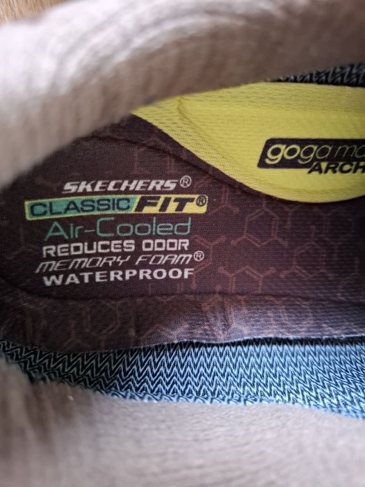 Sapatos impermeáveis SKECHERS Castanhos impermeáveis, número 44.