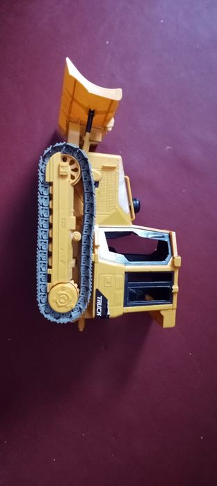 Екскаватор трактор на радіокеруванні