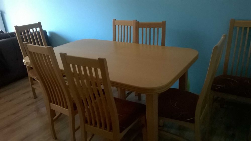 Sprzedam komplet mebli stół plus krzesła