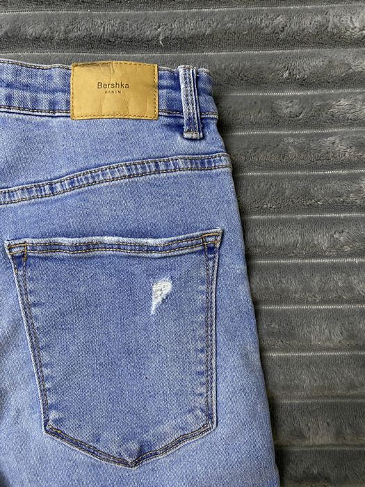 Damskie jeansy denim Bershka