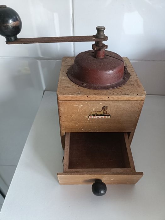 Máquina de moer café antigo