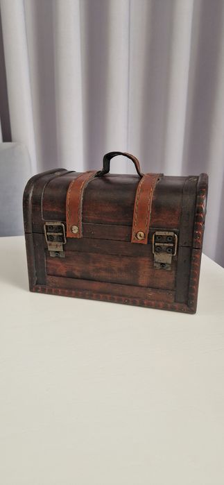 Drewniany kuferek skrzynia piracka szkatułka