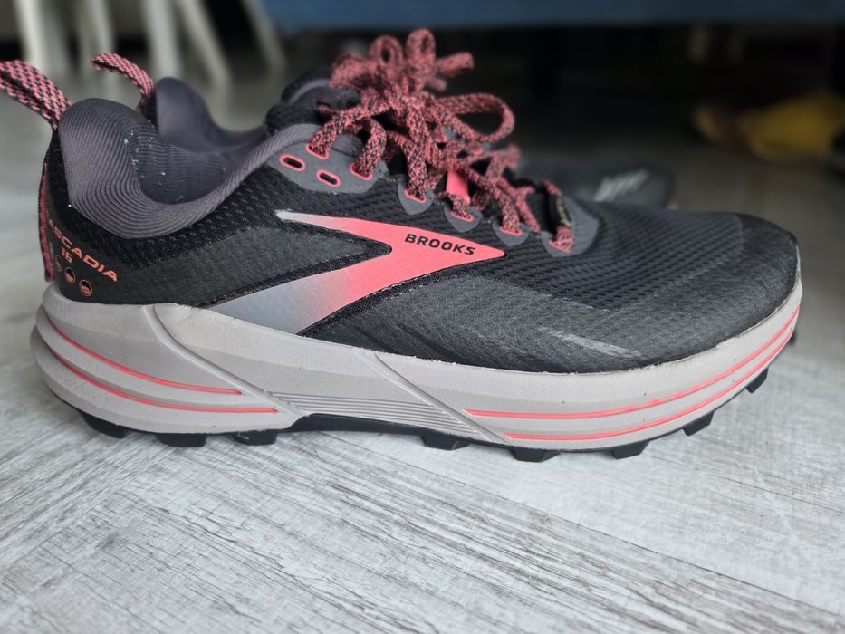 brooks cascadia 16 gtx
